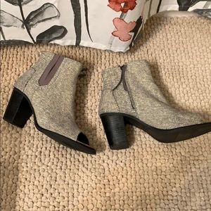 Open toe booties 🍑